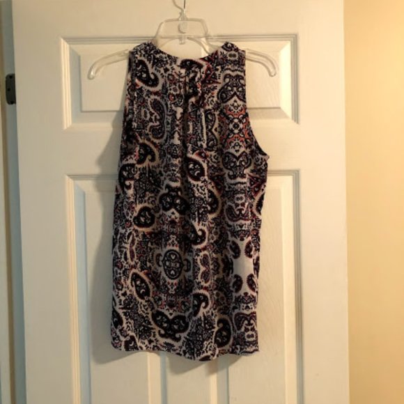 Audrey & Celine Sleeveless Blouse - Picture 3 of 6